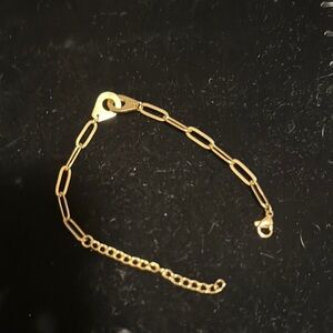 Elegant Gold Chain Bracelet